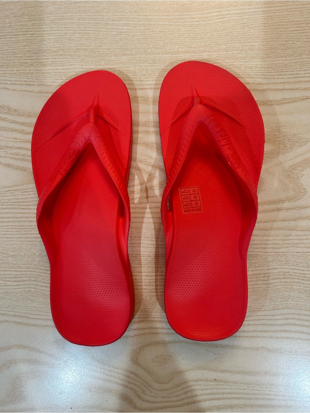 Women’s Red Archies Flip Flop Sandals - Picture 2 of 4